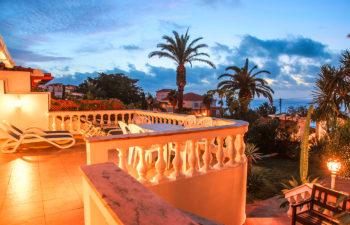 Blick von der Terrasse des Ferienhauses am Abend